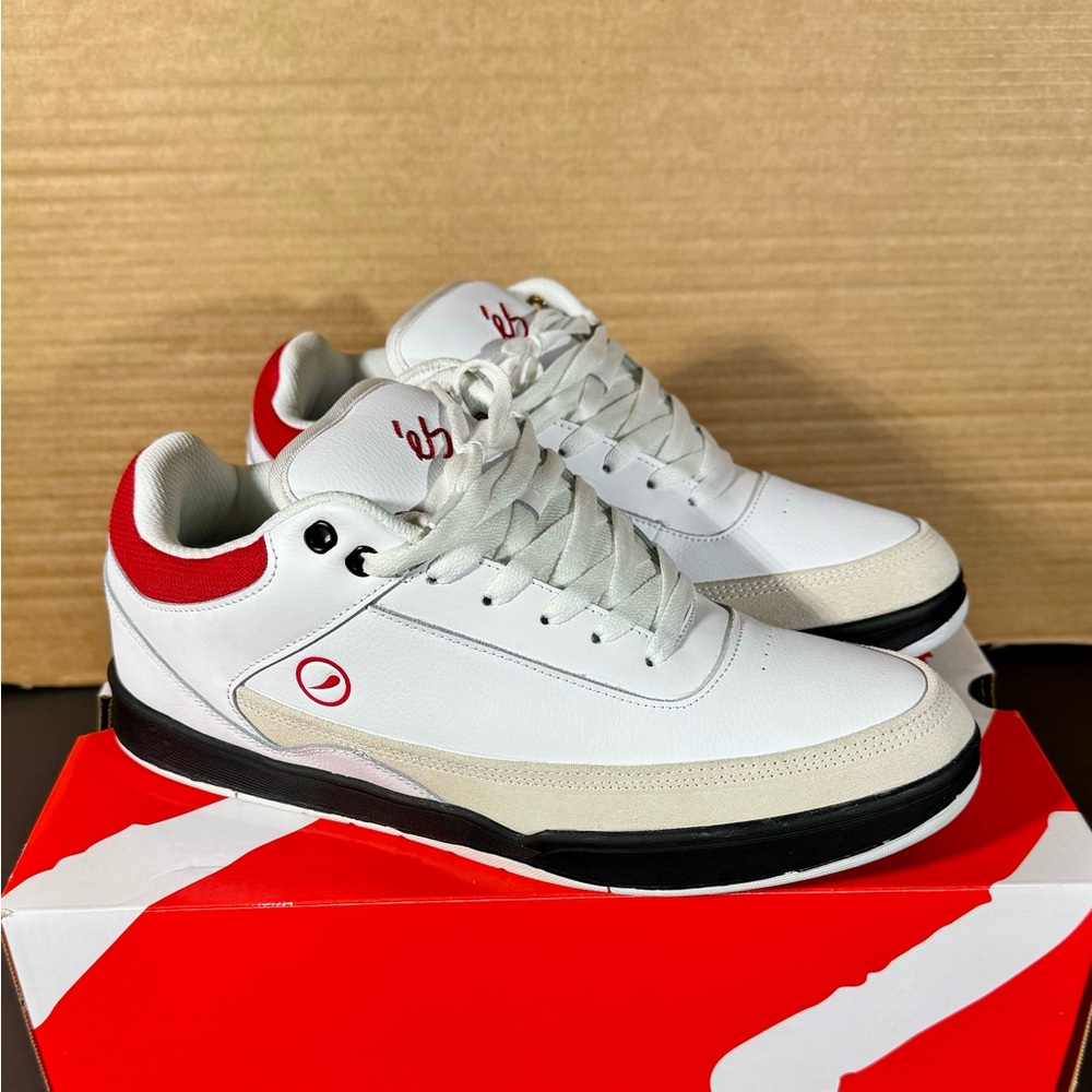 Size 11.5 éS Stylus Mid skate shoes 
Brand new with box